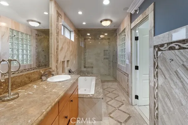 $8,950 | 5048 Hesperia Avenue, Encino, CA 91316