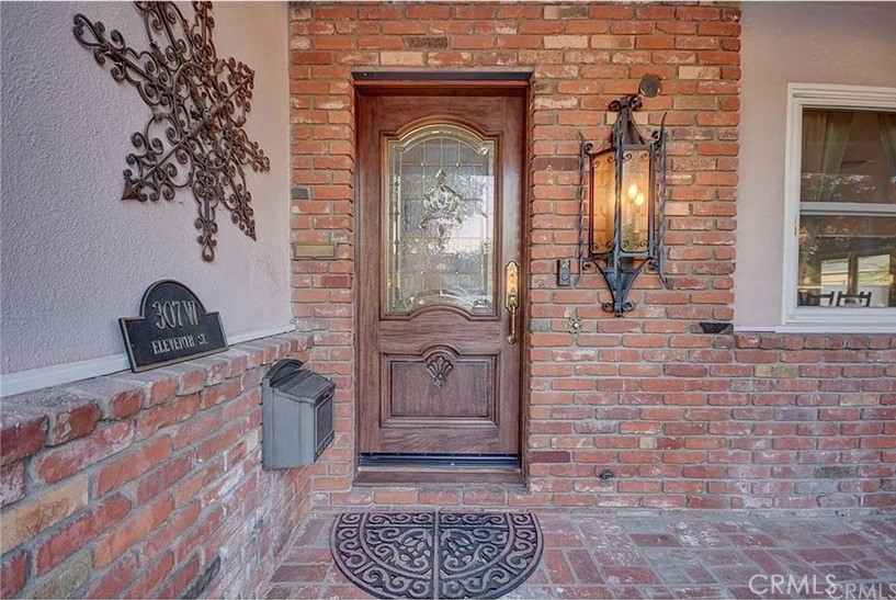 307 West 11th Street Azusa, CA 91702 - Photo 4 of 35