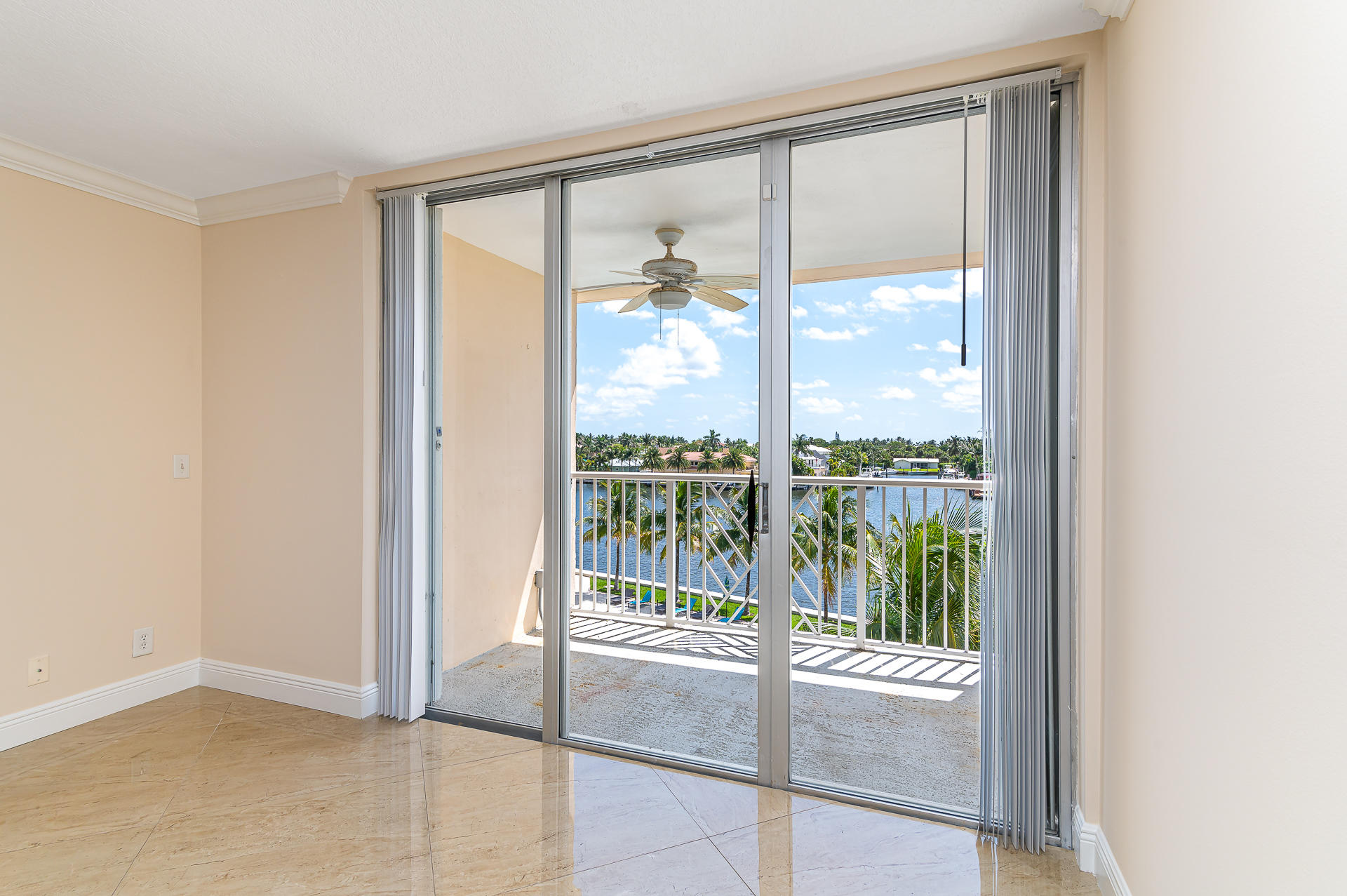 651 East Woolbright Road, Unit E 405 Boynton Beach, FL 33435 - Photo 11 of 19 photo-10