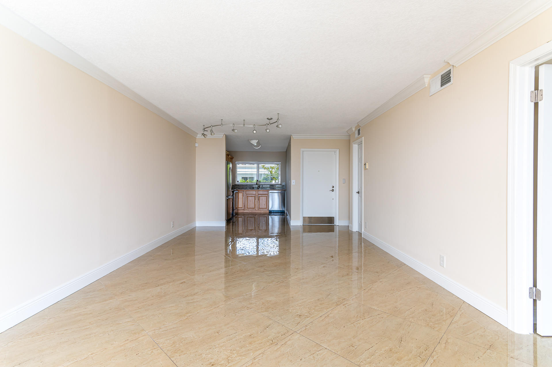 651 East Woolbright Road, Unit E 405 Boynton Beach, FL 33435 - Photo 13 of 19 photo-12
