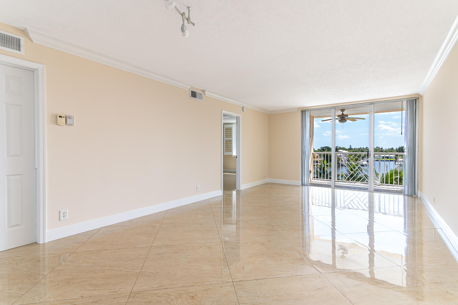 651 East Woolbright Road, Unit E 405 Boynton Beach, FL 33435 - Photo 7 of 19 photo-6