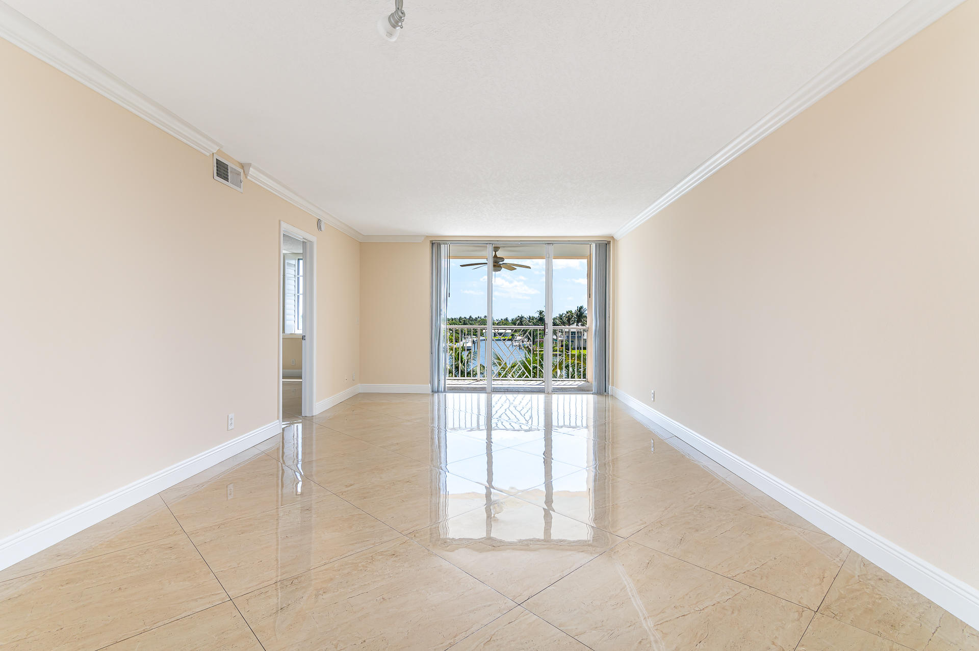 651 East Woolbright Road, Unit E 405 Boynton Beach, FL 33435 - Photo 8 of 19 photo-7