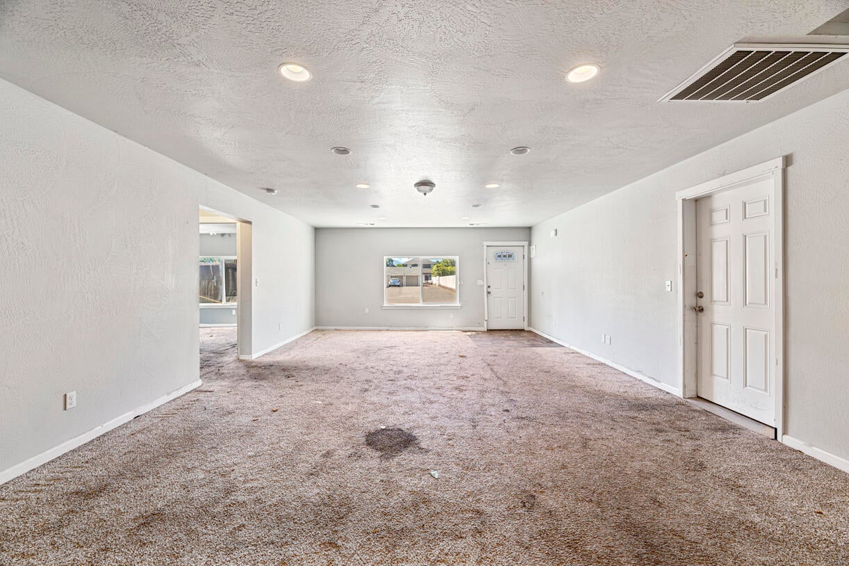 340 Freeman Road Central Point, OR 97502 - Photo 6 of 22 DSC_5821