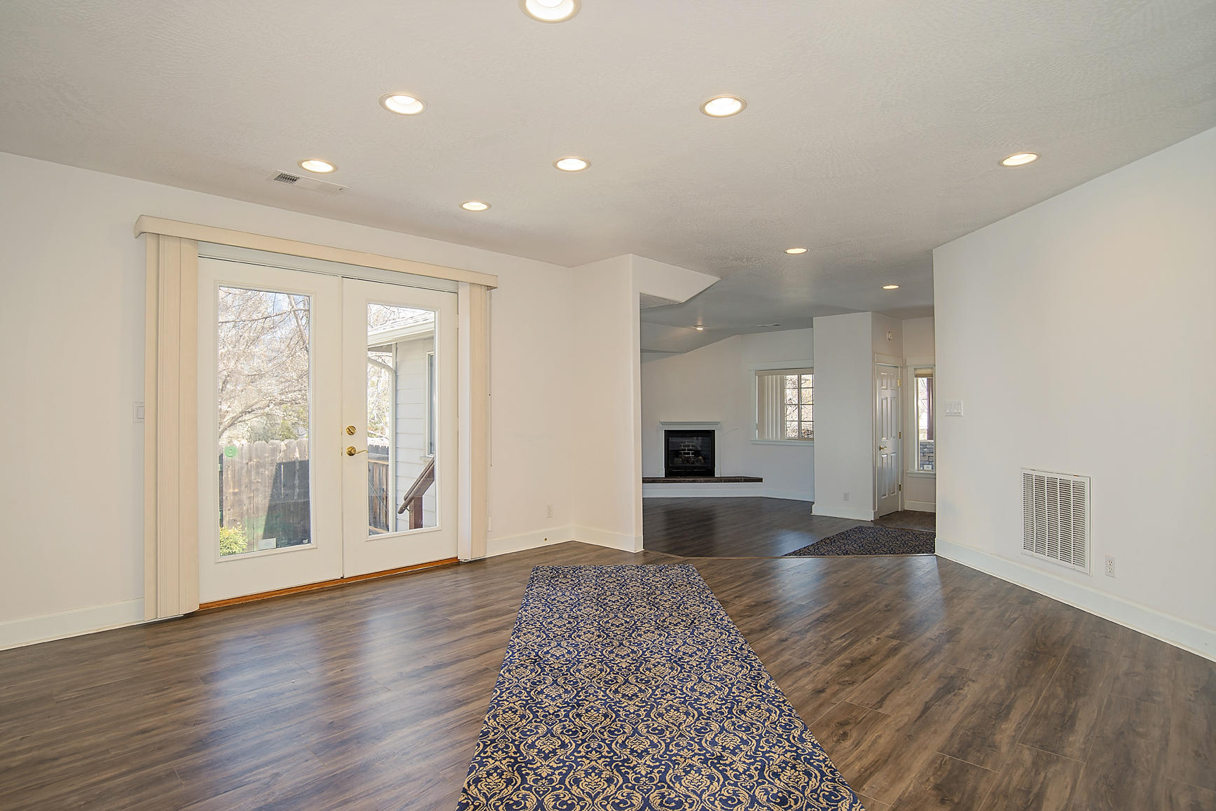 992 Spring Way Ashland, OR 97520 - Photo 8 of 21 a view of empty room with wooden floor