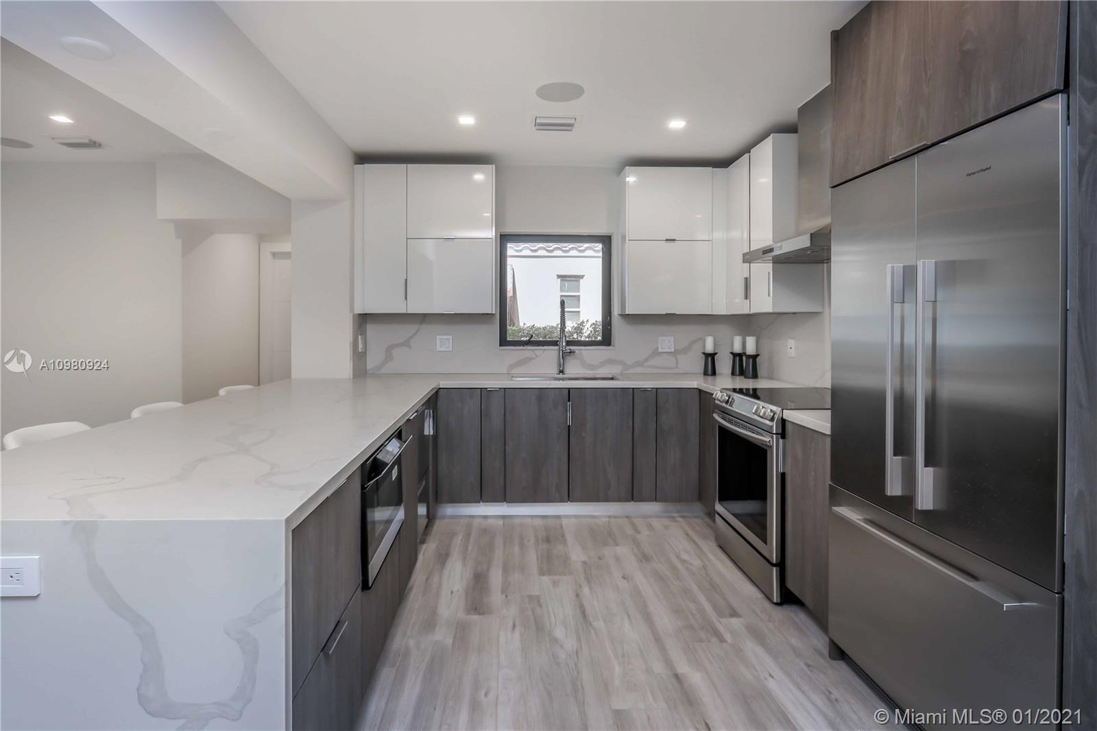 242 Southwest 31st Road Miami, FL 33129 - Photo 7 of 20