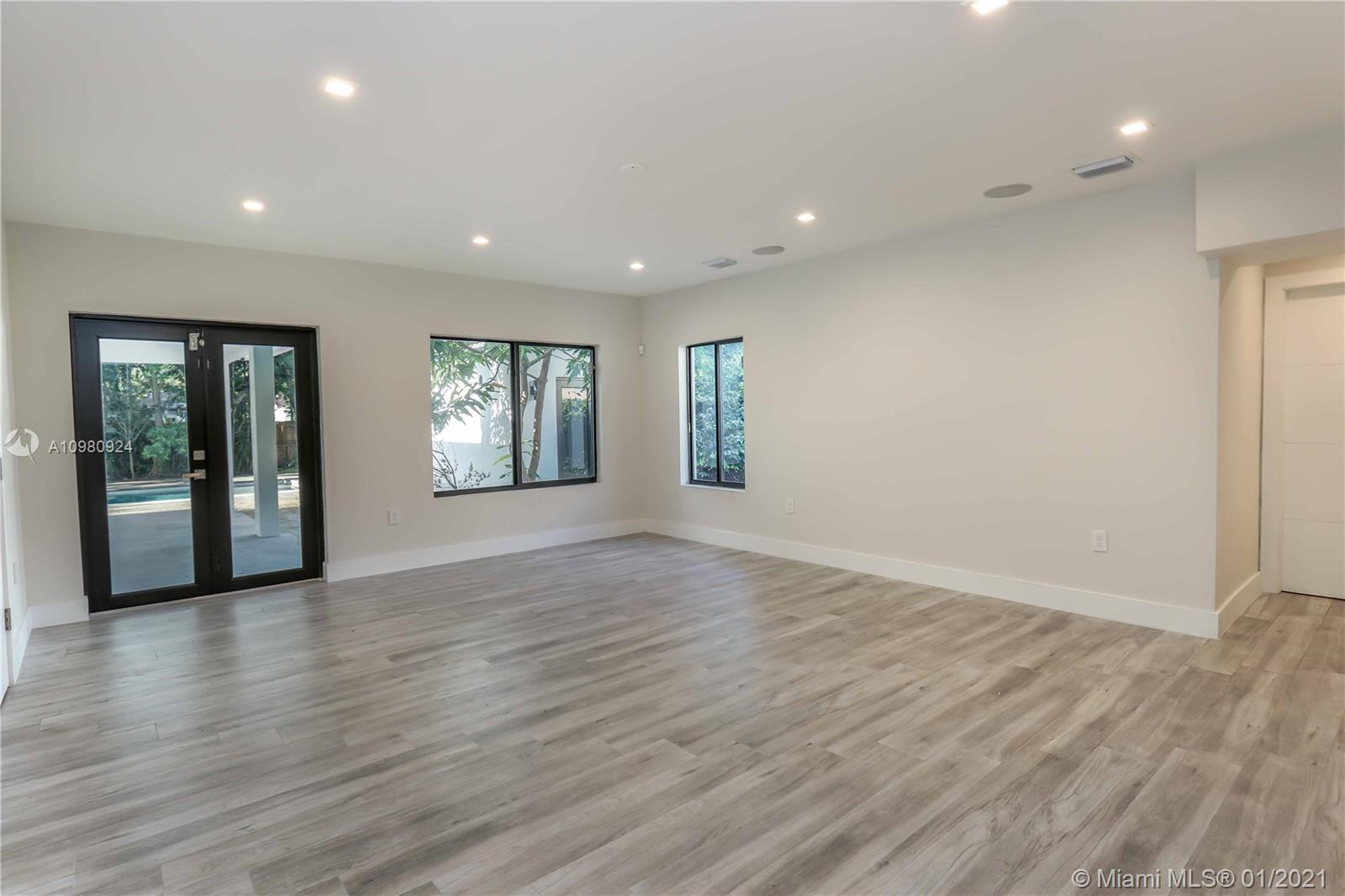 242 Southwest 31st Road Miami, FL 33129 - Photo 9 of 20