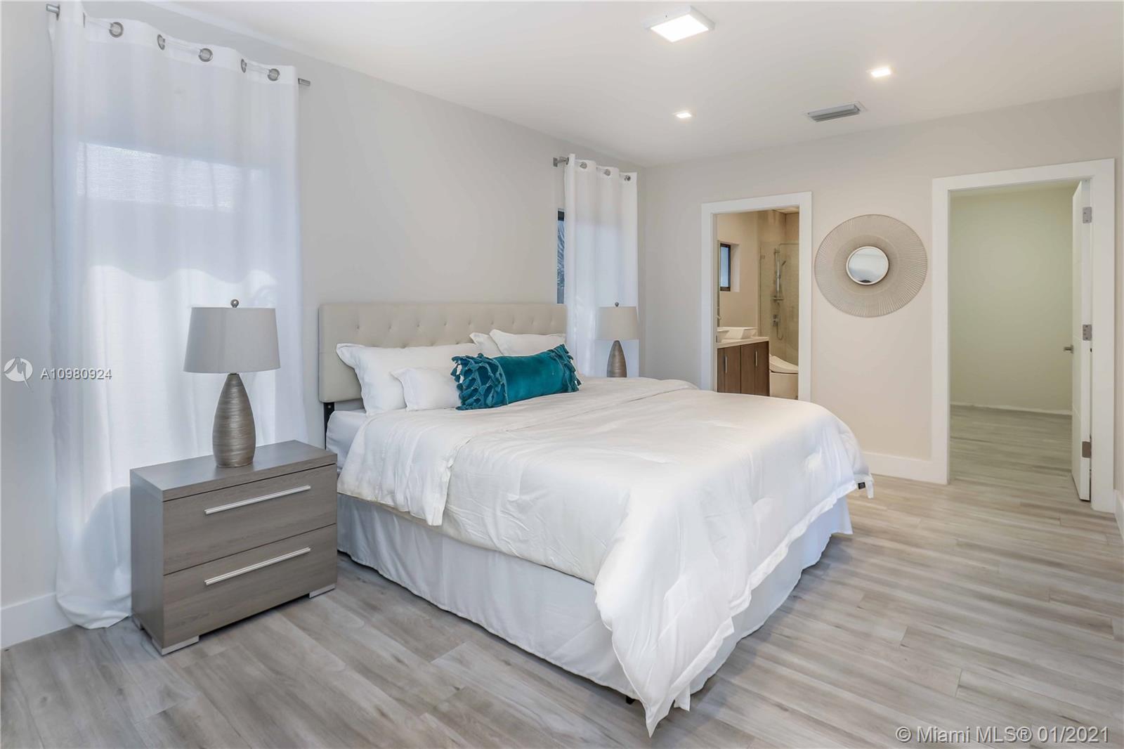 242 Southwest 31st Road Miami, FL 33129 - Photo 10 of 20