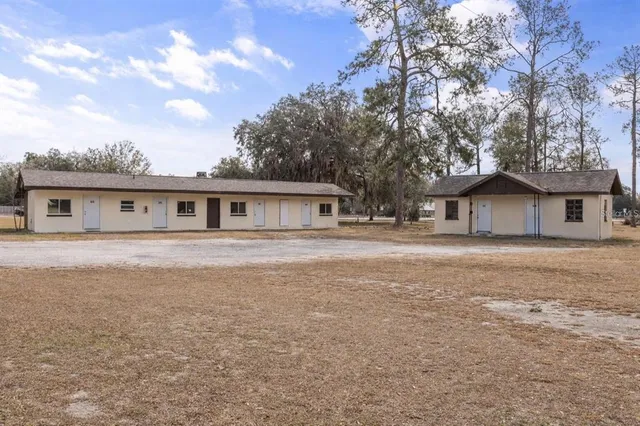 $1,100 | 8010 Southeast Us Highway, Unit 2A, Hawthorne, FL 32640