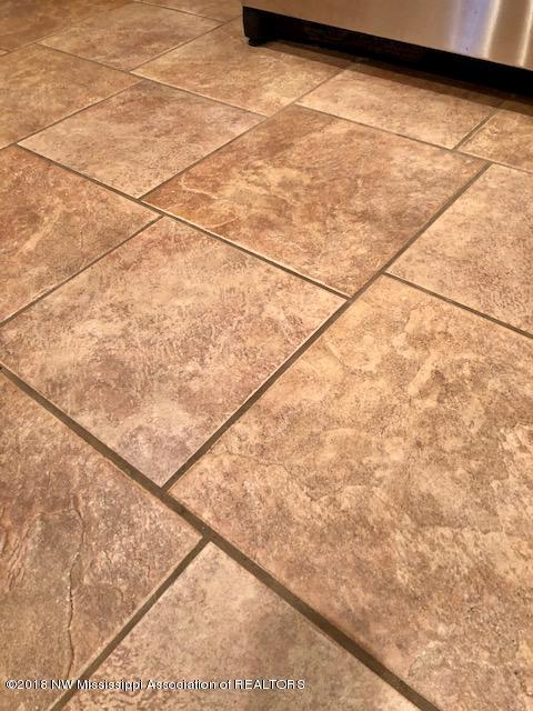 1560 Oak Crest Road Hernando, MS 38632 - Photo 58 of 59 1560 Oak Crest Tile - Kitchen