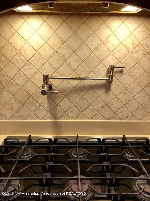 1560 Oak Crest Road Hernando, MS 38632 - Photo 59 of 59 1560 Oak Crest Backsplash & Gas range