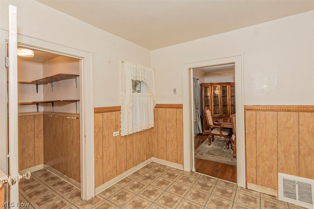 3274 Altamont Road Cleveland, OH 44118 - Photo 12 of 35