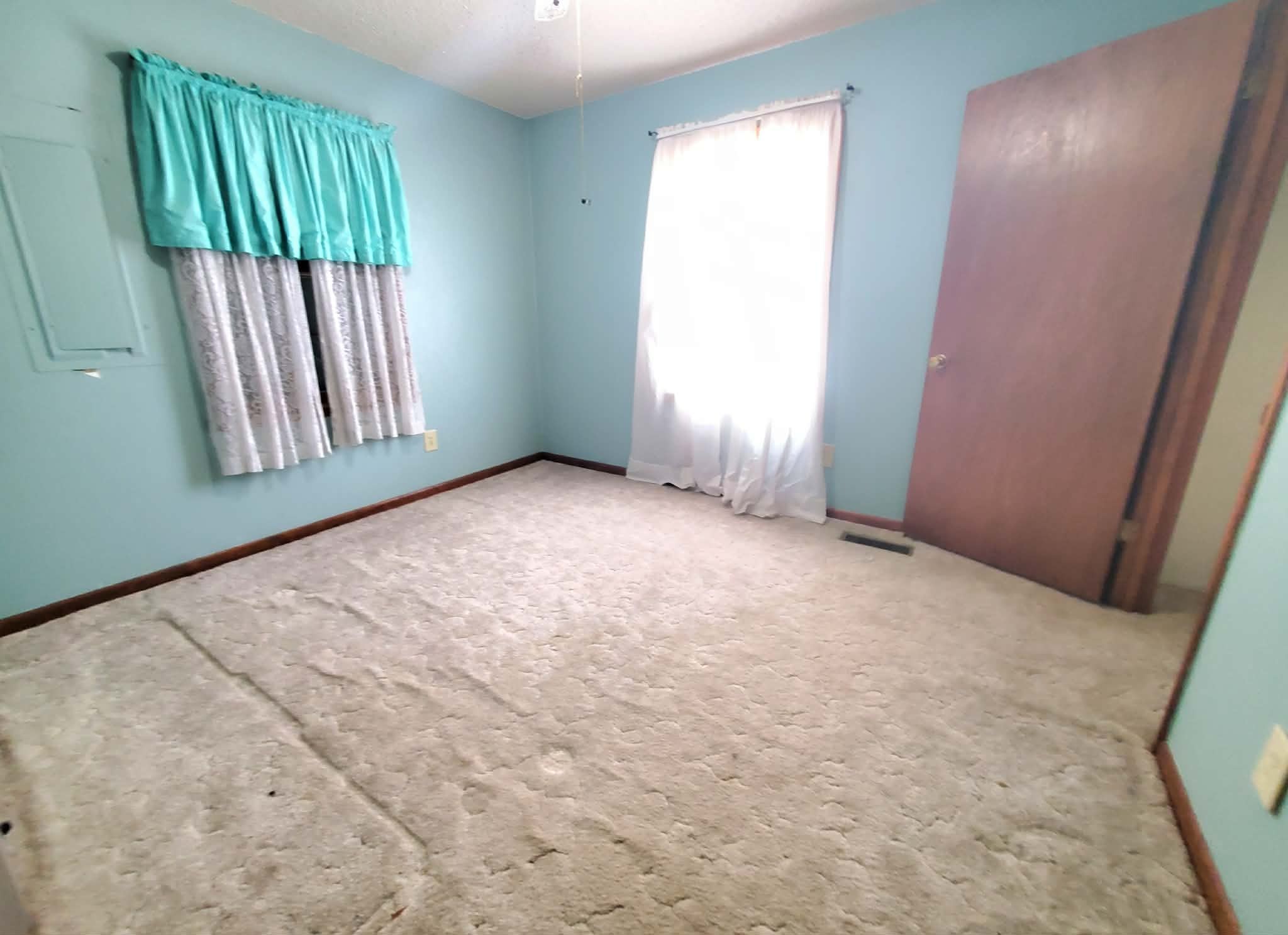 18 Roberts Lane Lebanon, TN 37087 - Photo 20 of 34 an empty room with windows