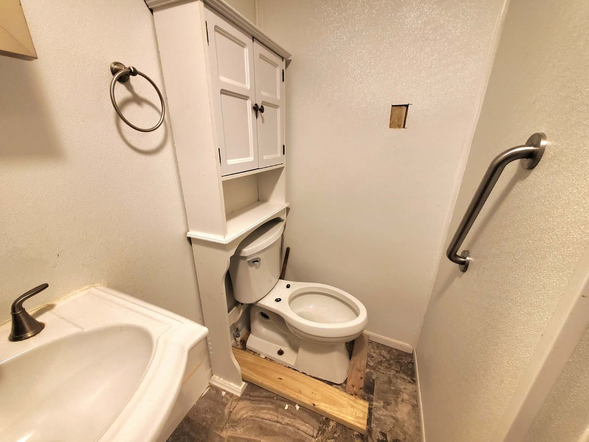 18 Roberts Lane Lebanon, TN 37087 - Photo 25 of 34 a bathroom with a toilet sink and mirror