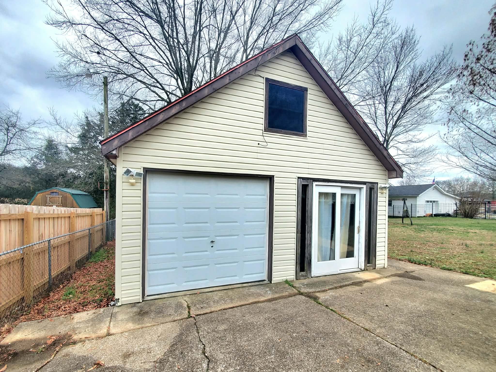 18 Roberts Lane Lebanon, TN 37087 - Photo 26 of 34 a front view of a house with a yard and garage
