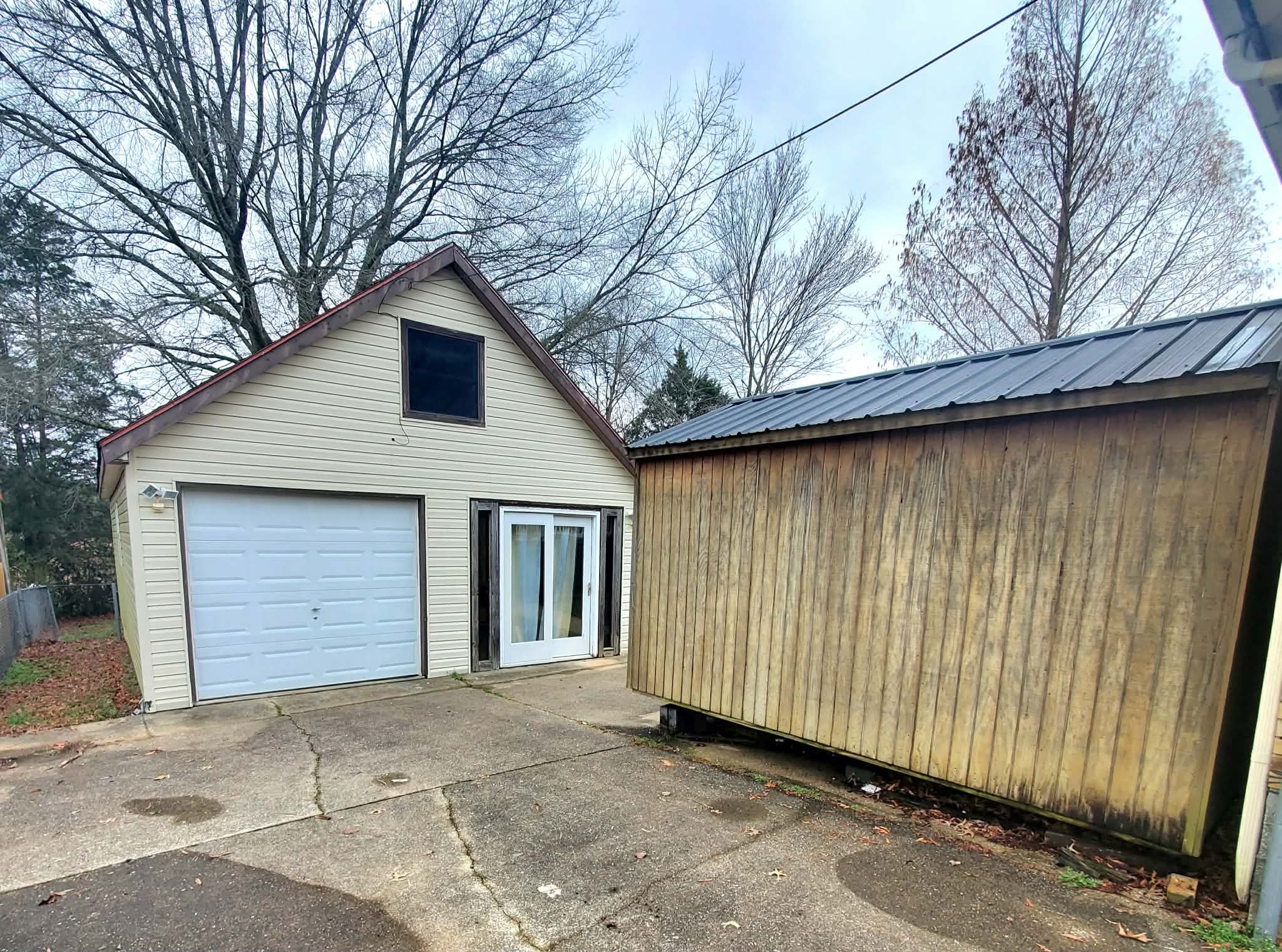 18 Roberts Lane Lebanon, TN 37087 - Photo 9 of 34 a view of a house with a garage