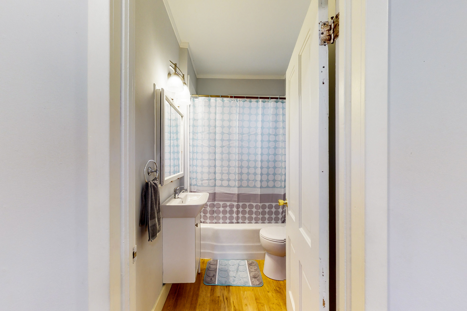 658 Linden Avenue Elgin, IL 60120 - Photo 15 of 28 a bathroom with a bathtub and a shower