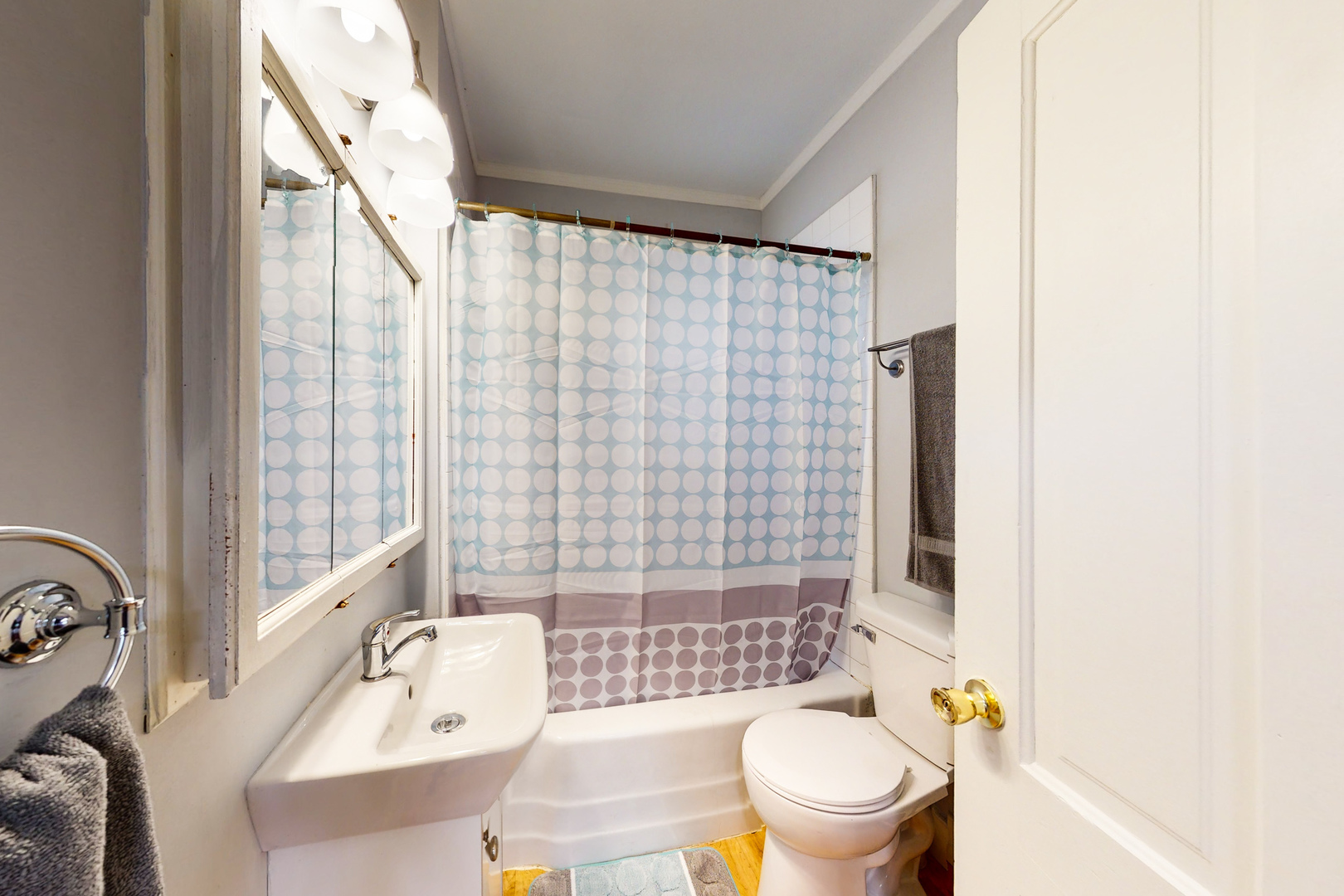 658 Linden Avenue Elgin, IL 60120 - Photo 16 of 28 a bathroom with a sink toilet and shower