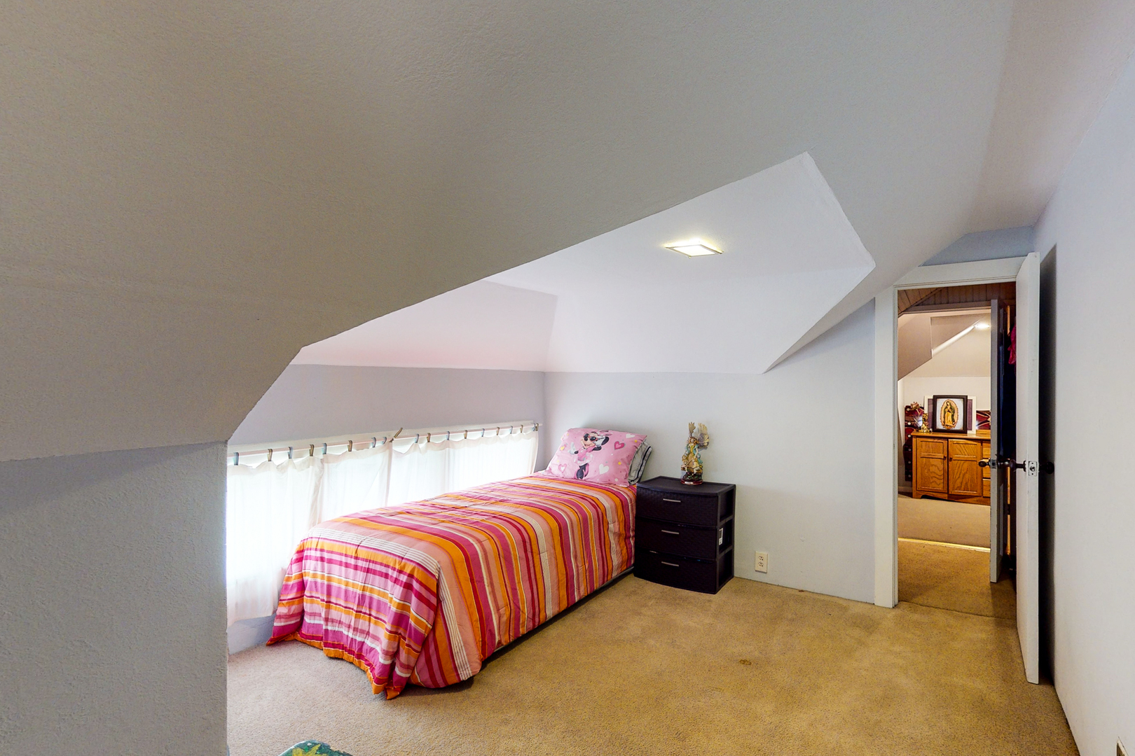 658 Linden Avenue Elgin, IL 60120 - Photo 18 of 28 a bedroom with a bed and lamp