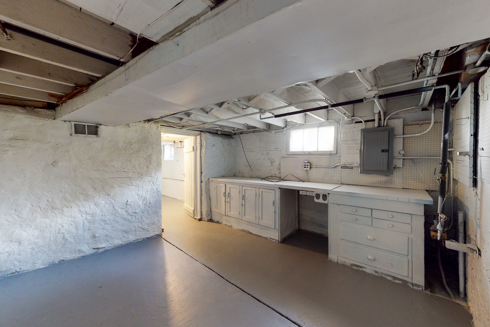 658 Linden Avenue Elgin, IL 60120 - Photo 24 of 28 a kitchen with cabinets and window