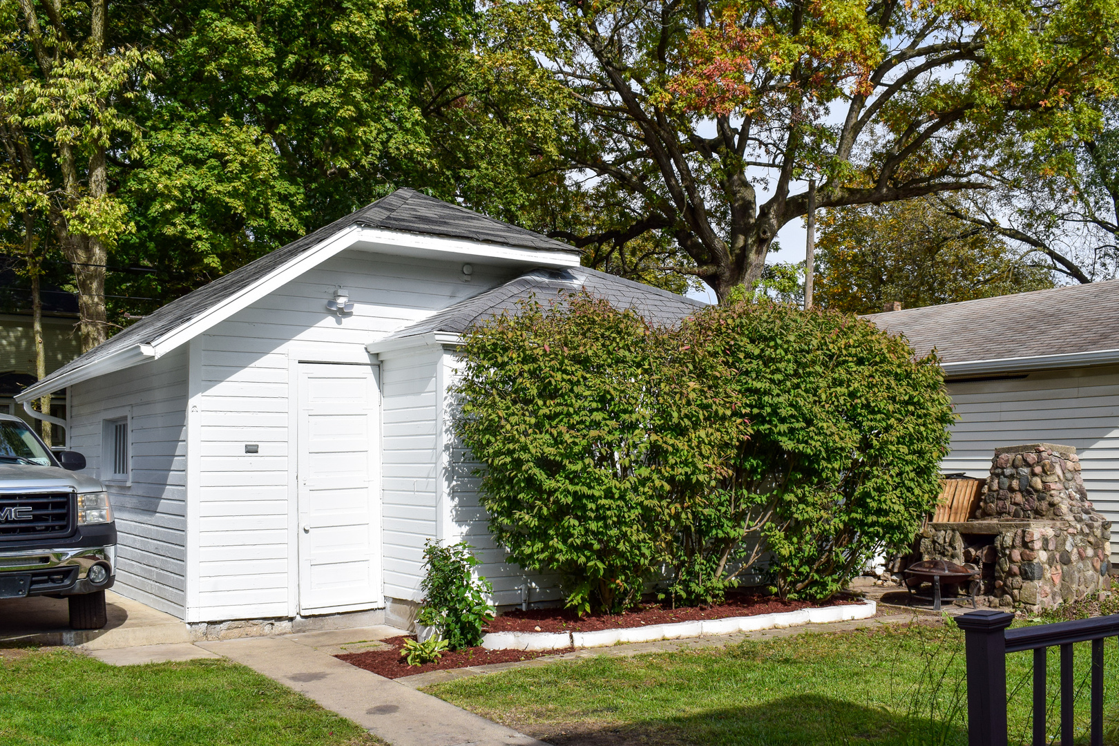 658 Linden Avenue Elgin, IL 60120 - Photo 26 of 28 a backyard of a house with plants and trees