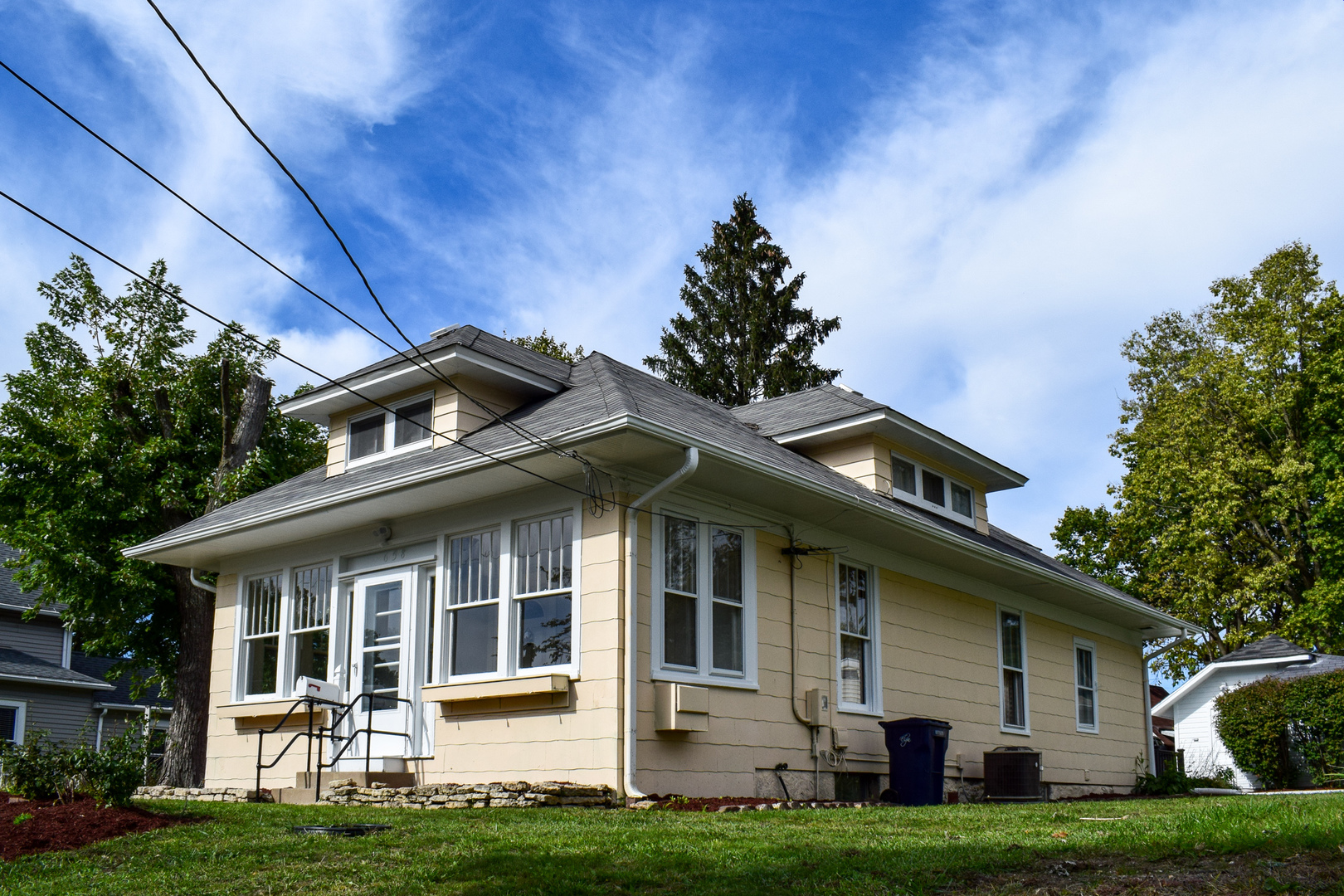658 Linden Avenue Elgin, IL 60120 - Photo 28 of 28 a front view of a house with a garden