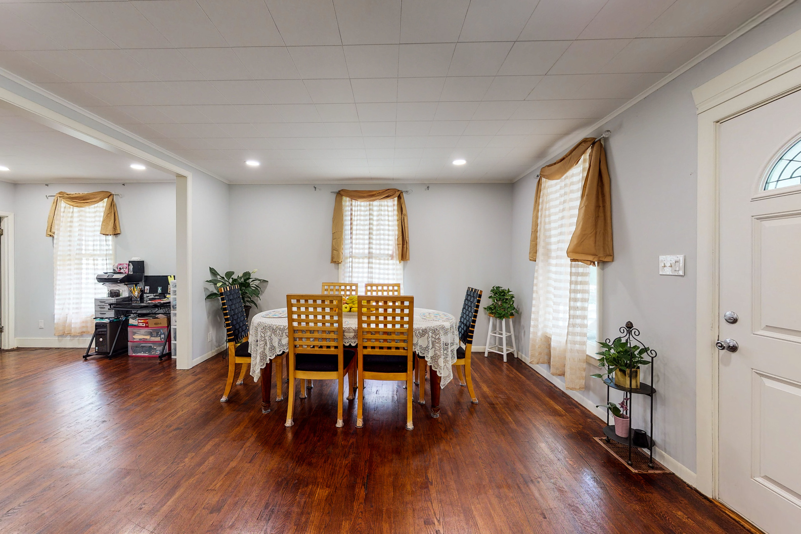 658 Linden Avenue Elgin, IL 60120 - Photo 9 of 28 a dining room with furniture and wooden floor