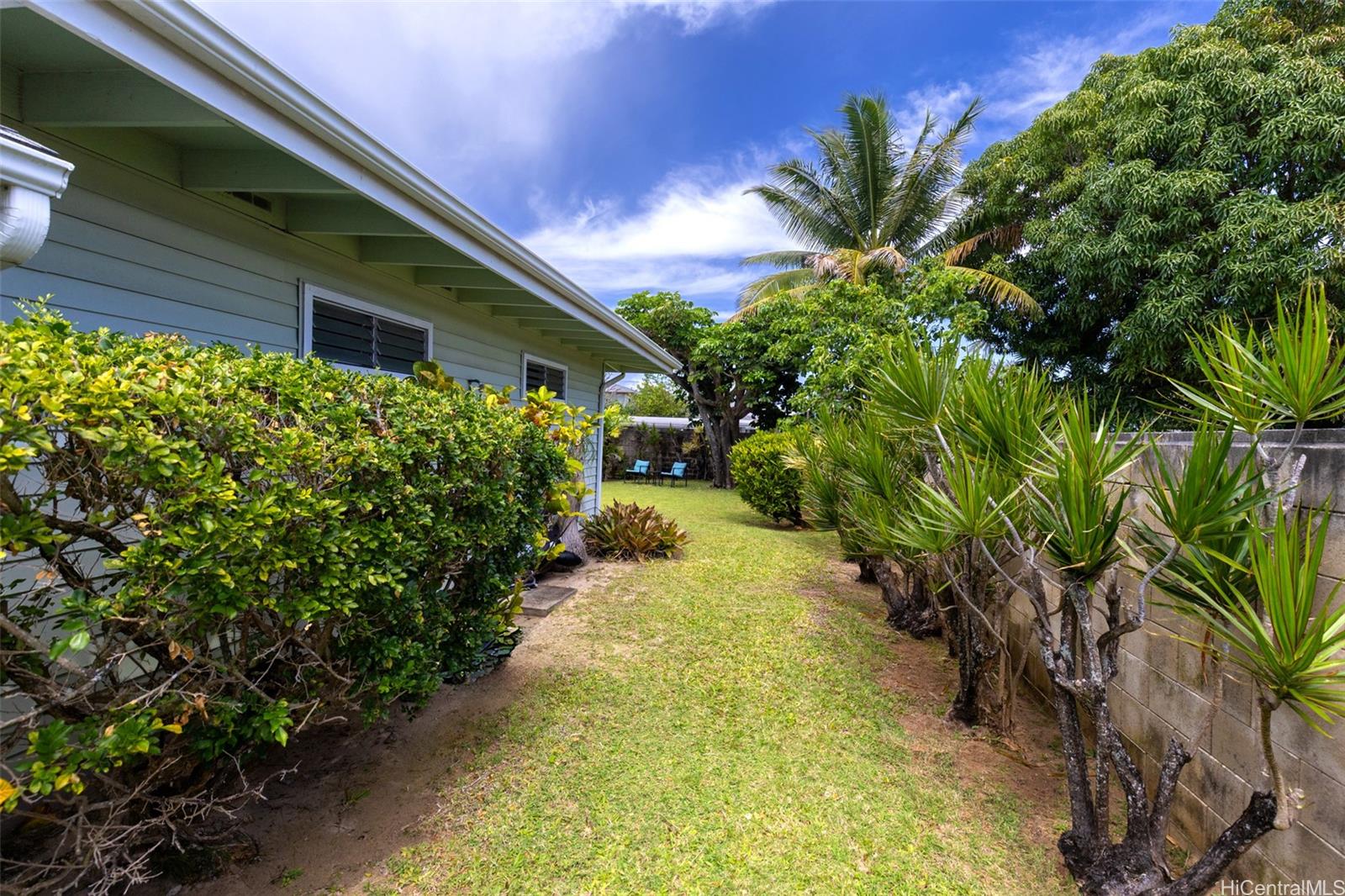 176 Kuulei Road Kailua, HI 96734 - Photo 14 of 24 Side yard.