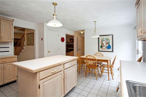 48 Raffaele Drive Waltham, MA 02452 - Photo 7 of 27 Gallery Image 7