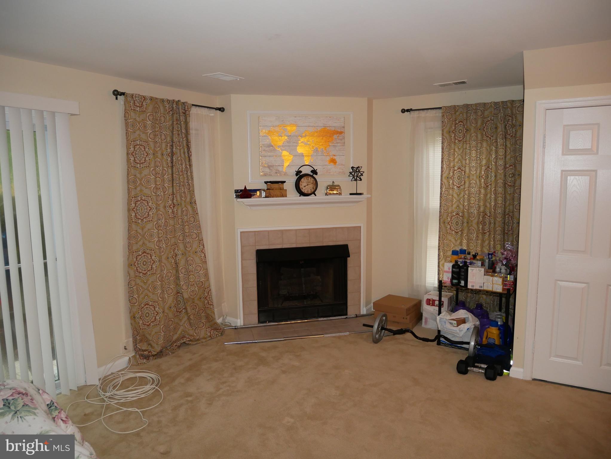 8031 Edinburgh Drive Springfield, VA 22153 - Photo 11 of 17 Living Room