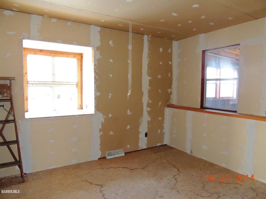 9691 Trask Bridge Road Pecatonica, IL 61063 - Photo 23 of 23 an empty room with windows and closet
