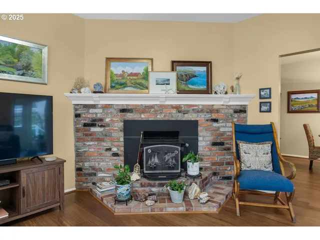 $599,000 | 911 1st Avenue, Seaside, OR 97138