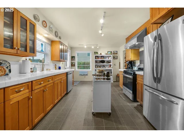 $599,000 | 911 1st Avenue, Seaside, OR 97138