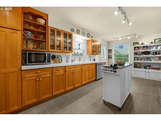 $599,000 | 911 1st Avenue, Seaside, OR 97138