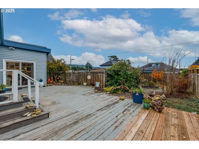 $599,000 | 911 1st Avenue, Seaside, OR 97138