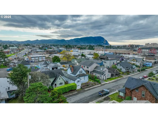 $599,000 | 911 1st Avenue, Seaside, OR 97138