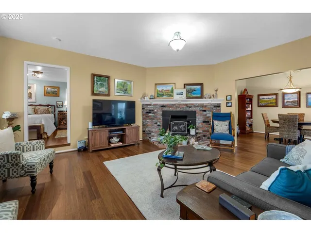 $599,000 | 911 1st Avenue, Seaside, OR 97138