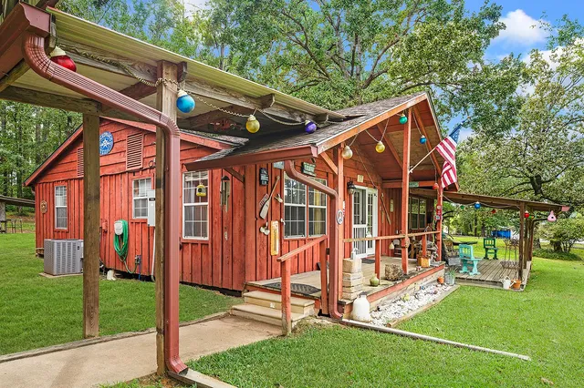 a view of outdoor space yard and porch
