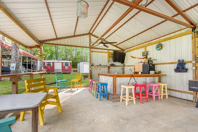 a view of an outdoor space