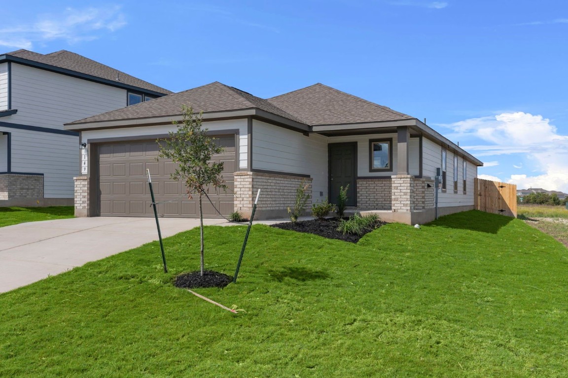 a view of a house with a backyard