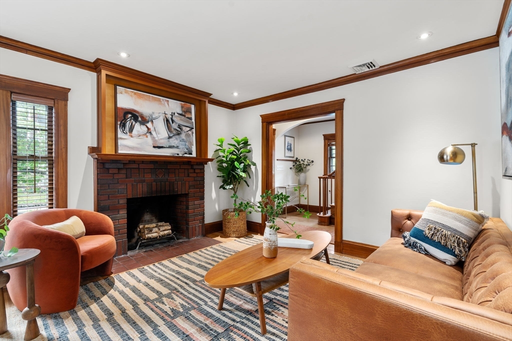 33 Longfellow Road Melrose, MA 02176 - Photo 5 of 38