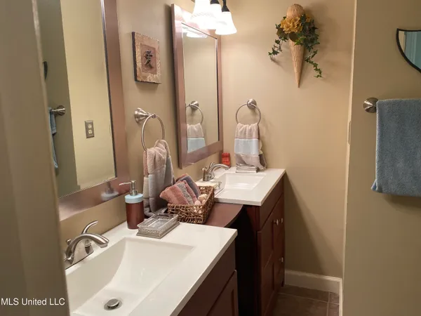 $530,000 | 8870 Collinswood Drive, Olive Branch, MS 38654