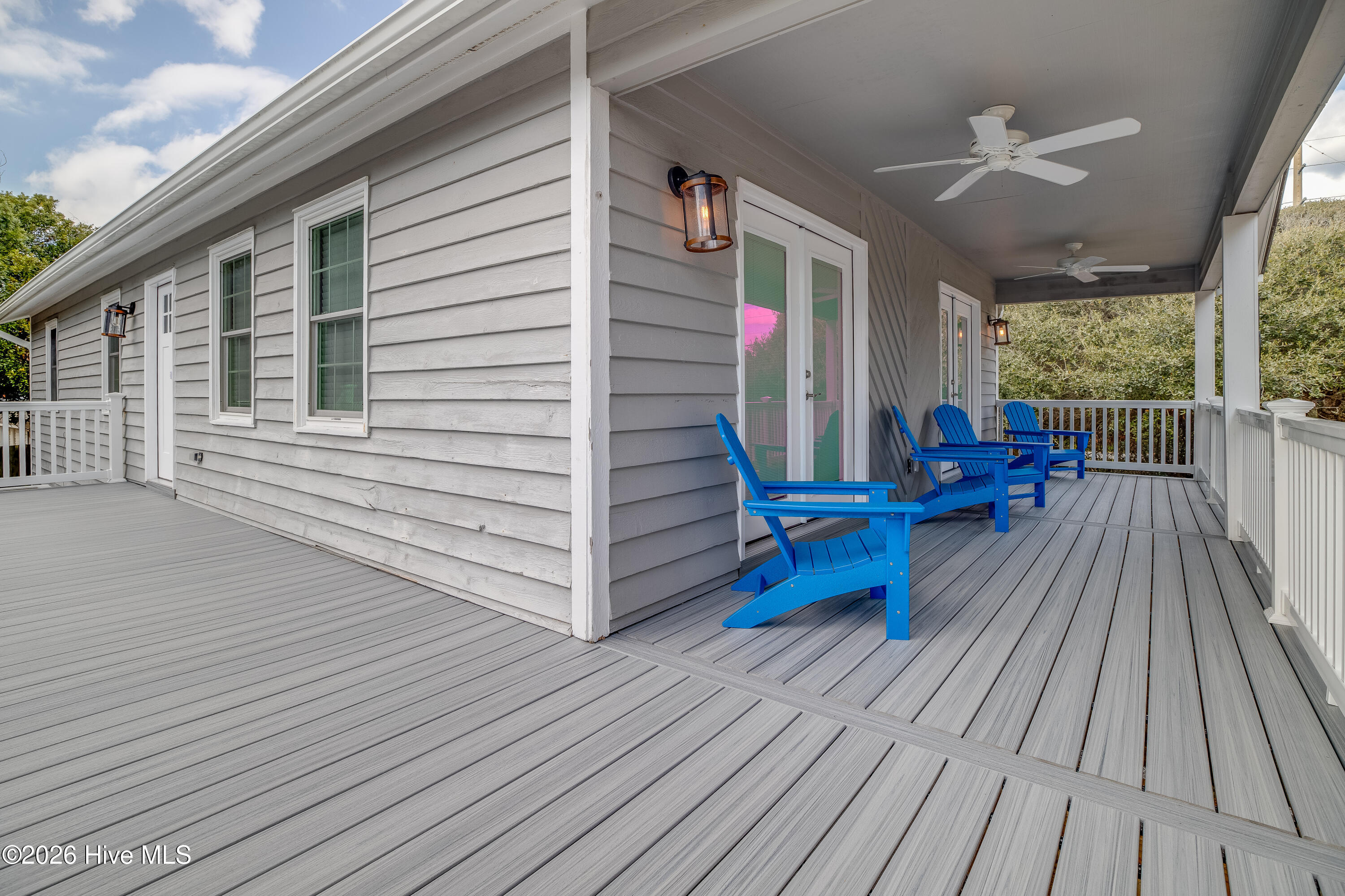 108 Hoffman Beach Road Atlantic Beach, NC 28512 - Photo 3 of 42 Porch2