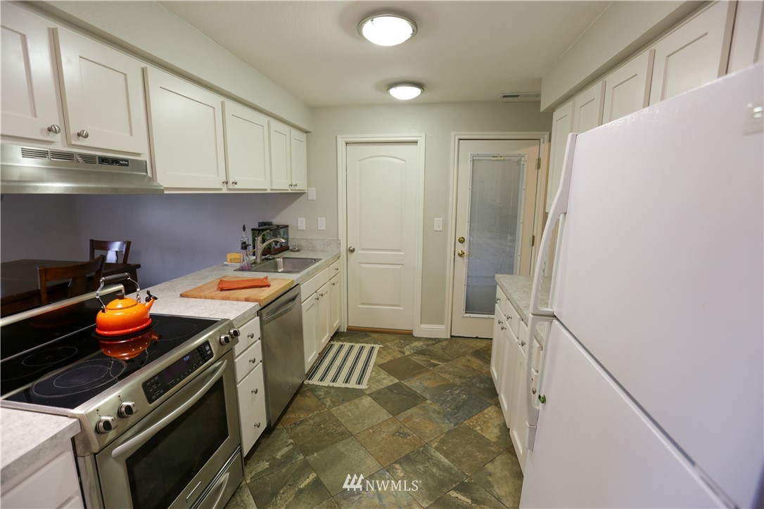 22412 19th Avenue Southeast Bothell, WA 98021 - Photo 8 of 25