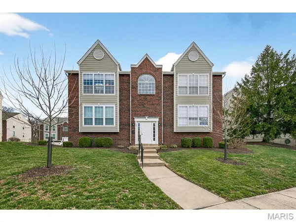 $169,900 | 1327 Holgate Drive, Unit C, Ballwin, MO 63021