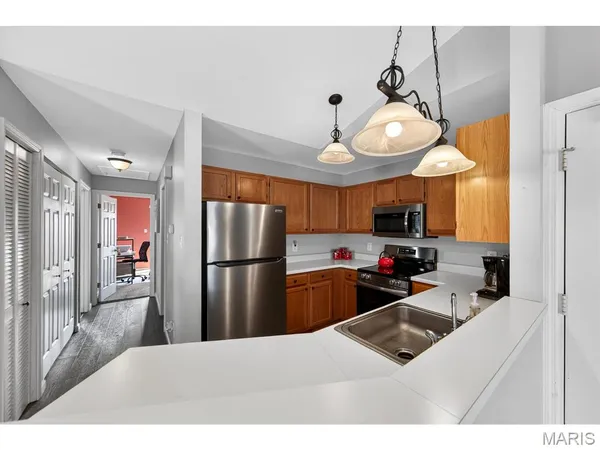 $169,900 | 1327 Holgate Drive, Unit C, Ballwin, MO 63021