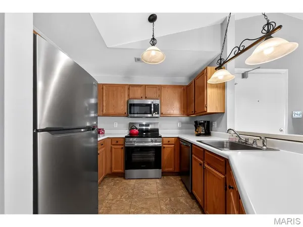 $169,900 | 1327 Holgate Drive, Unit C, Ballwin, MO 63021