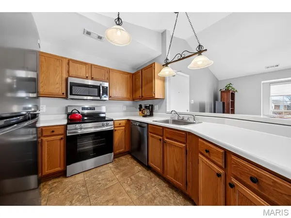 $169,900 | 1327 Holgate Drive, Unit C, Ballwin, MO 63021