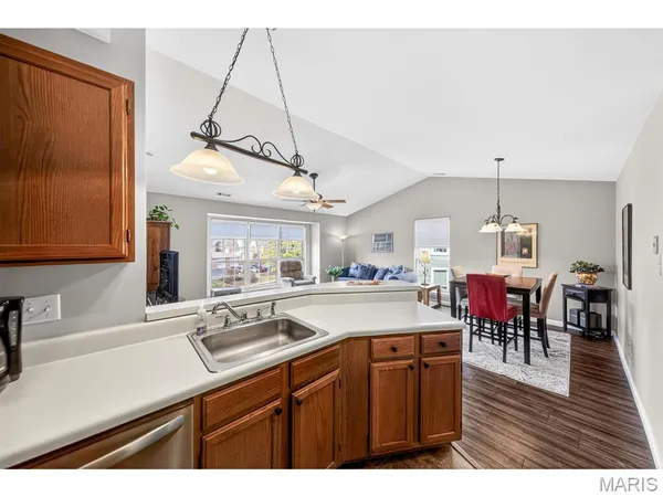 $169,900 | 1327 Holgate Drive, Unit C, Ballwin, MO 63021