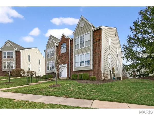 $169,900 | 1327 Holgate Drive, Unit C, Ballwin, MO 63021