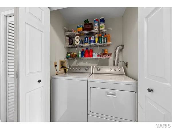 $169,900 | 1327 Holgate Drive, Unit C, Ballwin, MO 63021